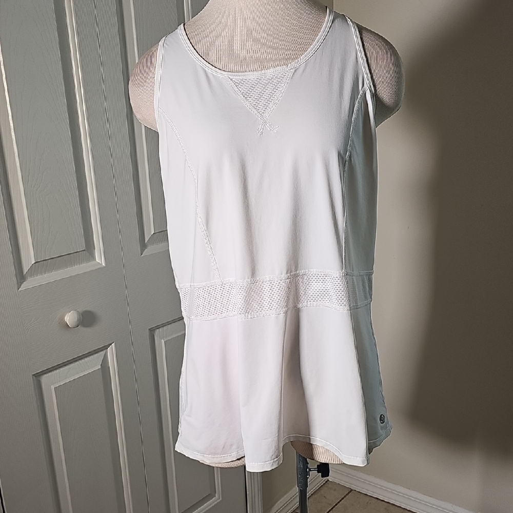 Lija Women's White‎ Sleeveless Top. Size XL. Activewear, Tennis.